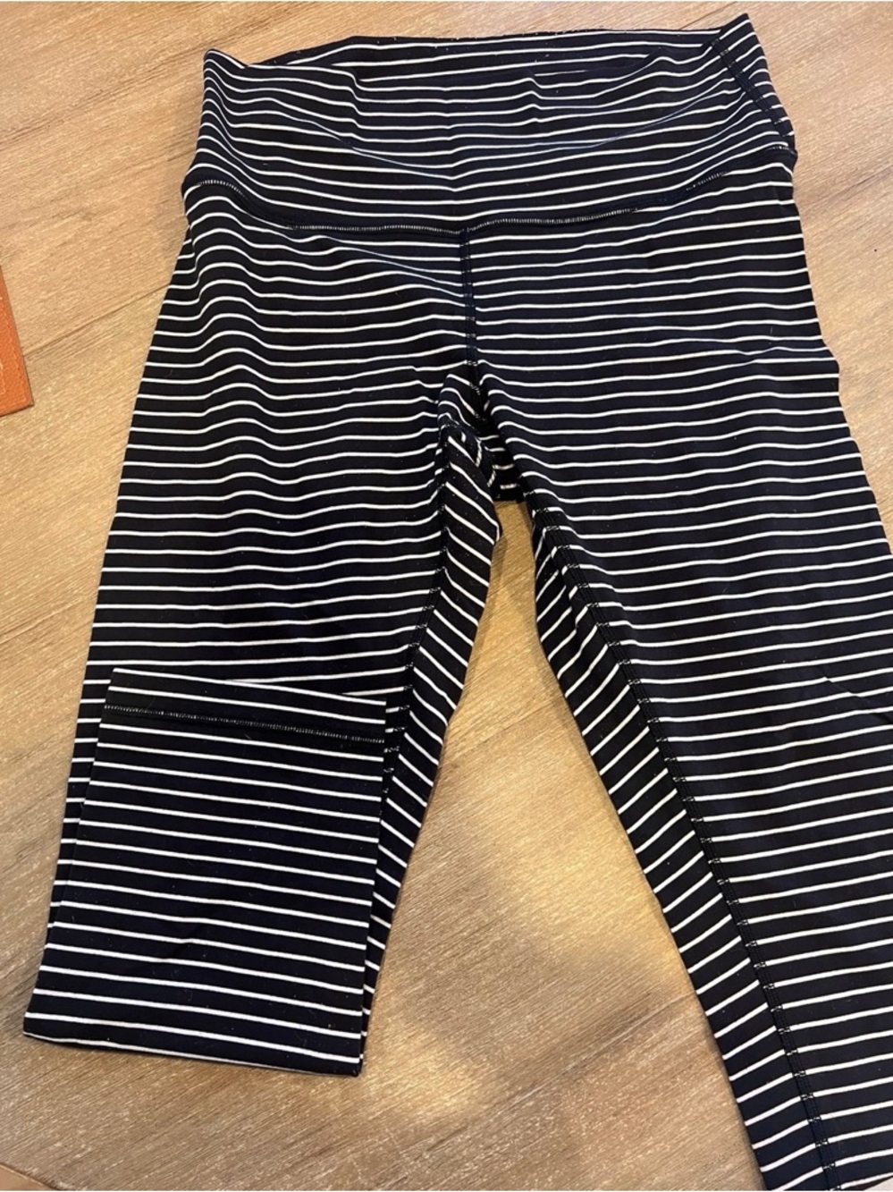 Lululemon striped cropped leggings- M (8-10)